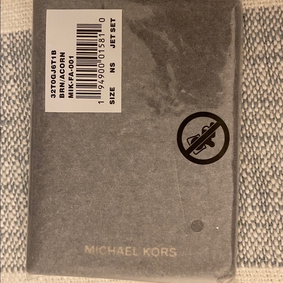 Michael Kors Bedford Travel Passport Wallet - Picture 2 of 3